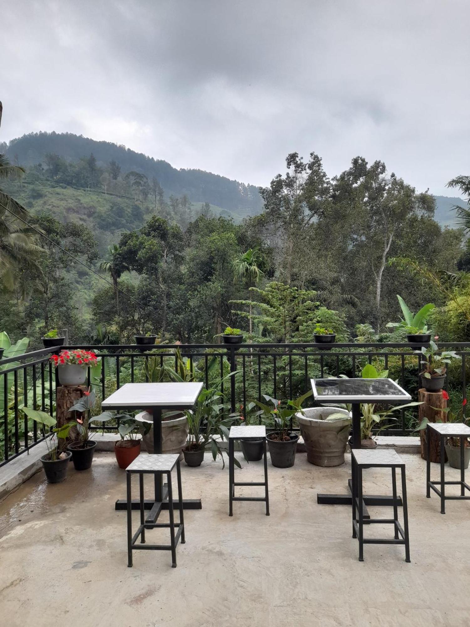 Ella Thenulya Hotel Exterior photo