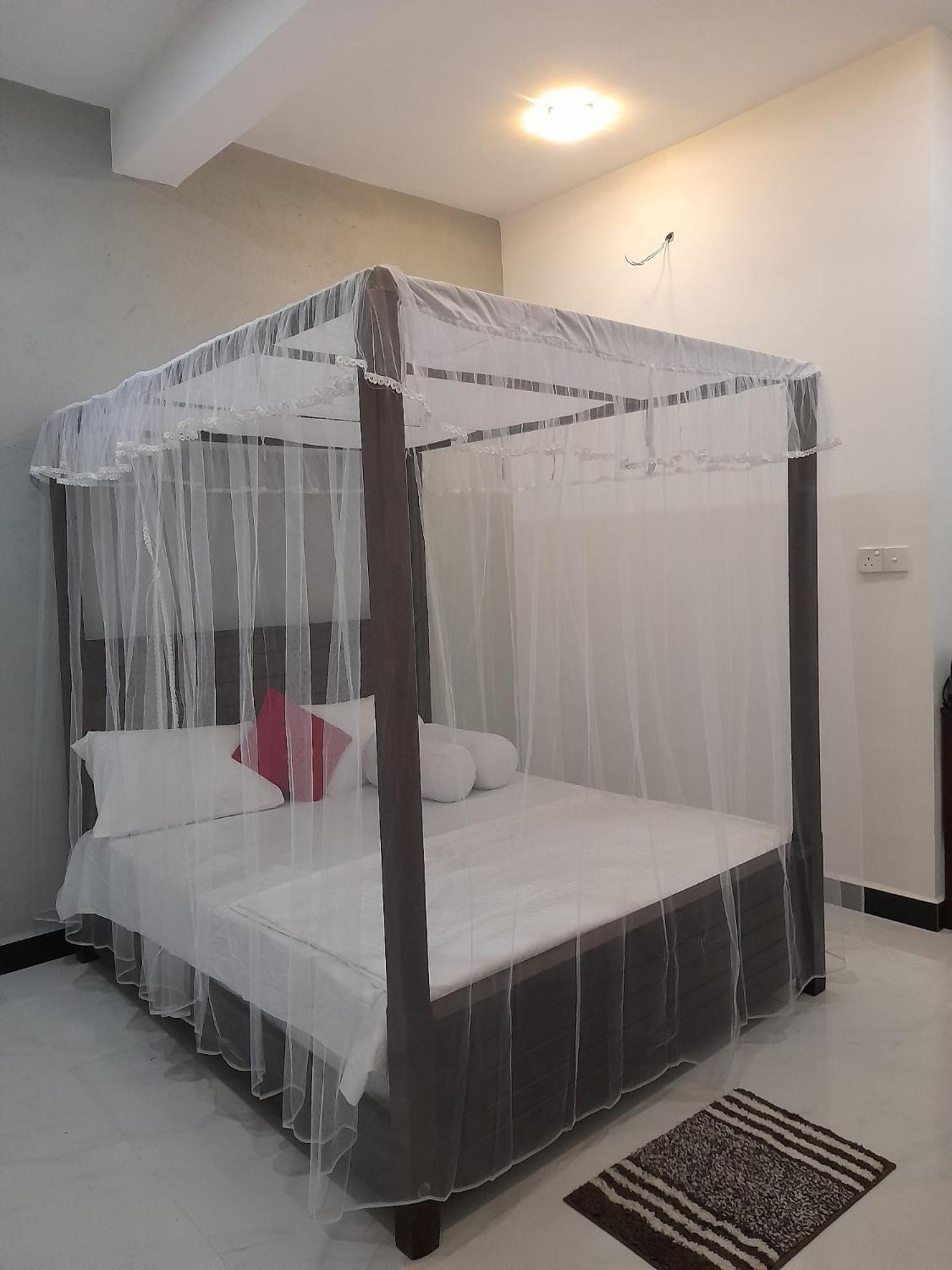 Ella Thenulya Hotel Exterior photo