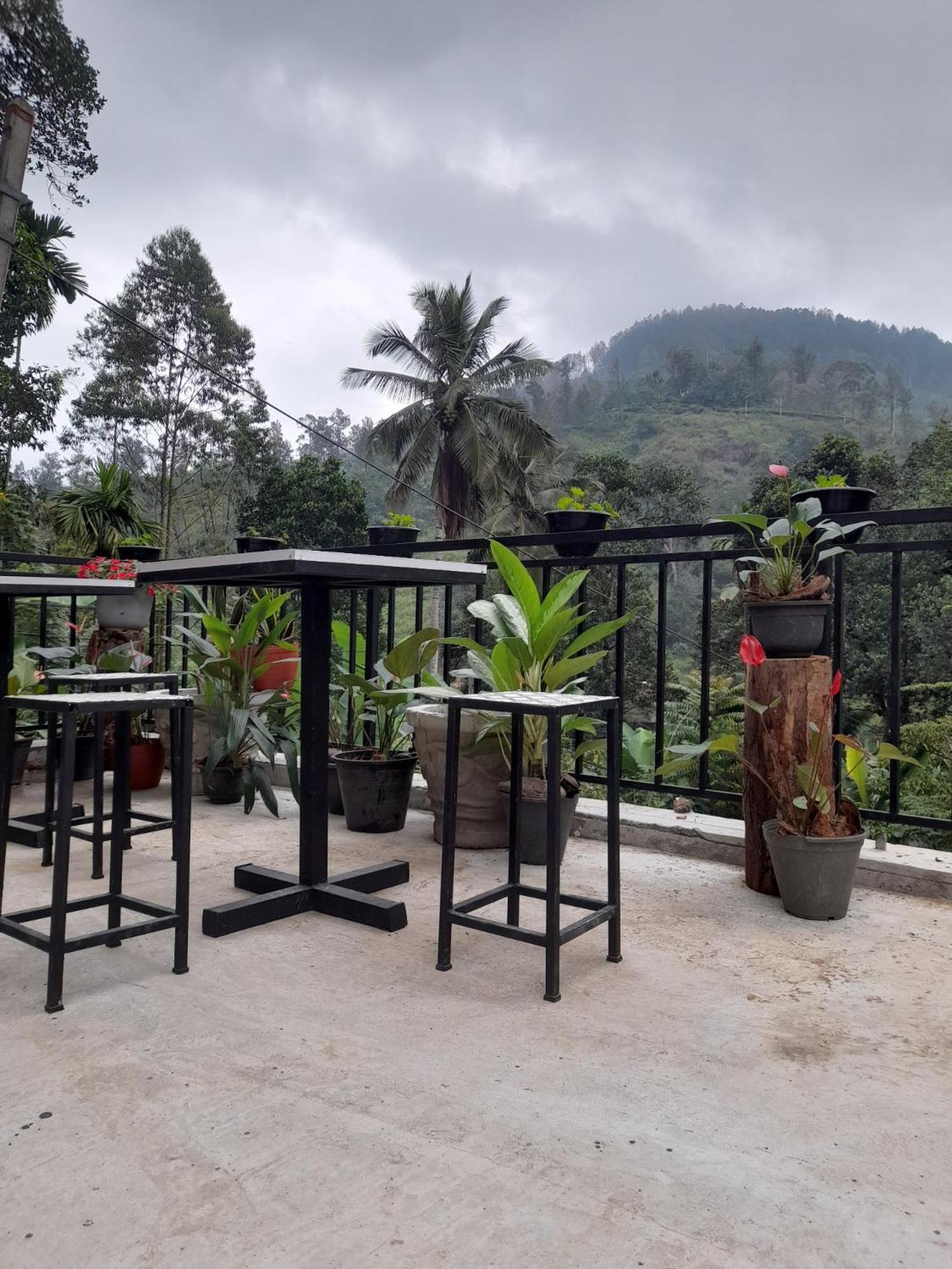 Ella Thenulya Hotel Exterior photo
