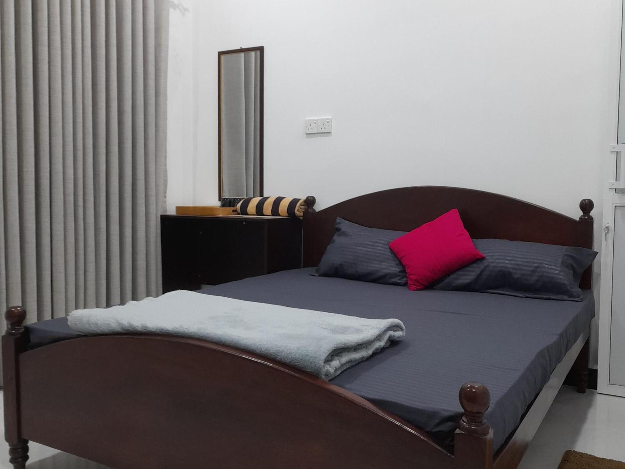 Ella Thenulya Hotel Exterior photo
